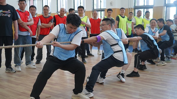 2025麥克威春季運(yùn)動(dòng)會(huì)拔河比賽